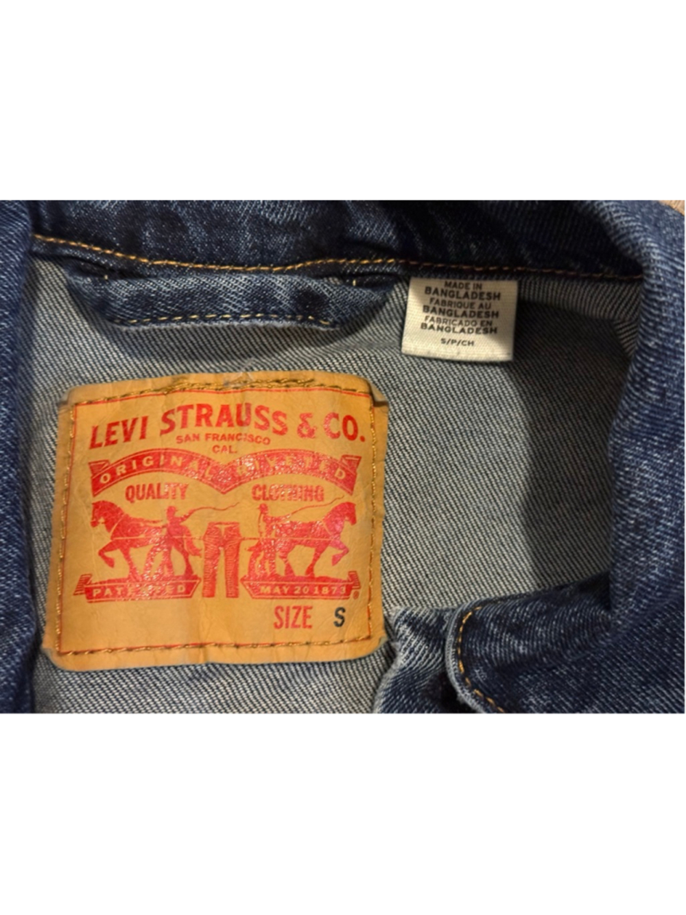 Levi’s Women’s Denim Trucker Jacket Medium Blue Button Front Classic Jean Jacket - Picture 6 of 6